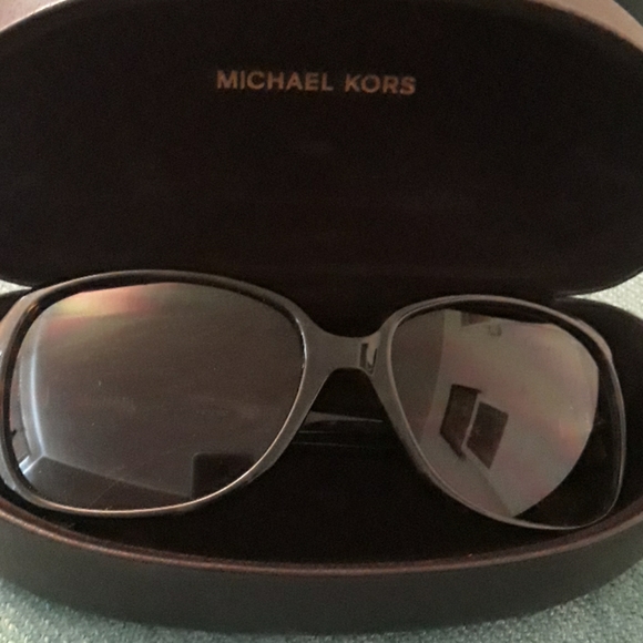 Sun glasses - Picture 2 of 8